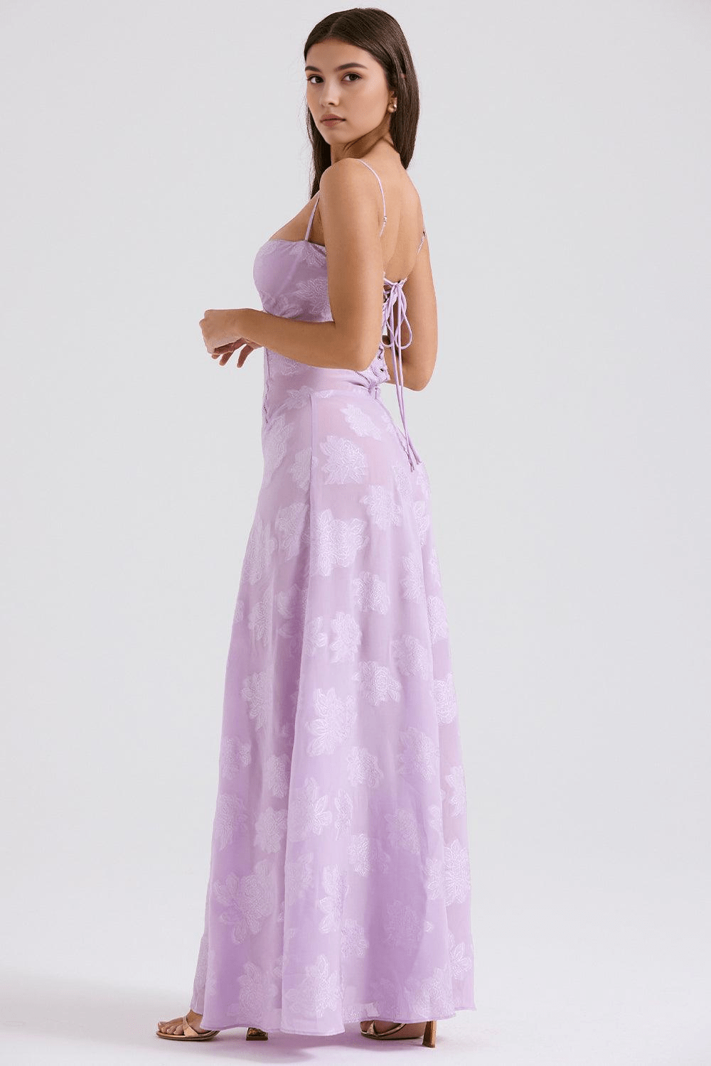 Robe longue Selena lilas, idéale pour des journées à la plage ou un événement chic, vue de face