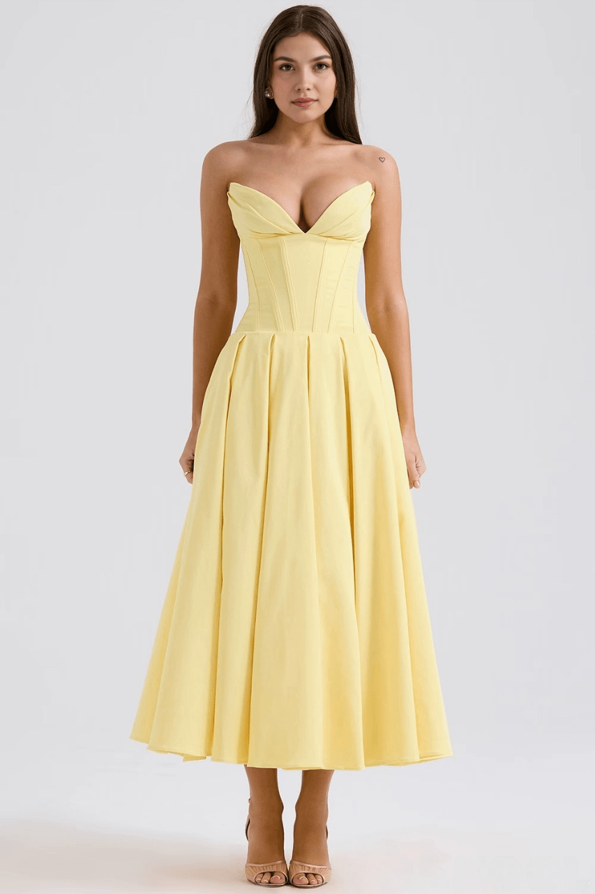 Robe moulante jaune, look audacieux et raffiné, parfaite pour un événement estival ou une soirée chic.