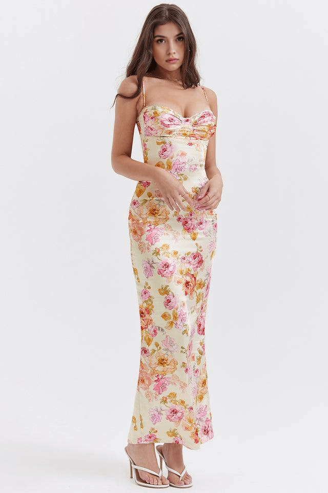 Robe rose florale, un choix élégant et romantique pour des occasions spéciales comme les mariages ou dîners.